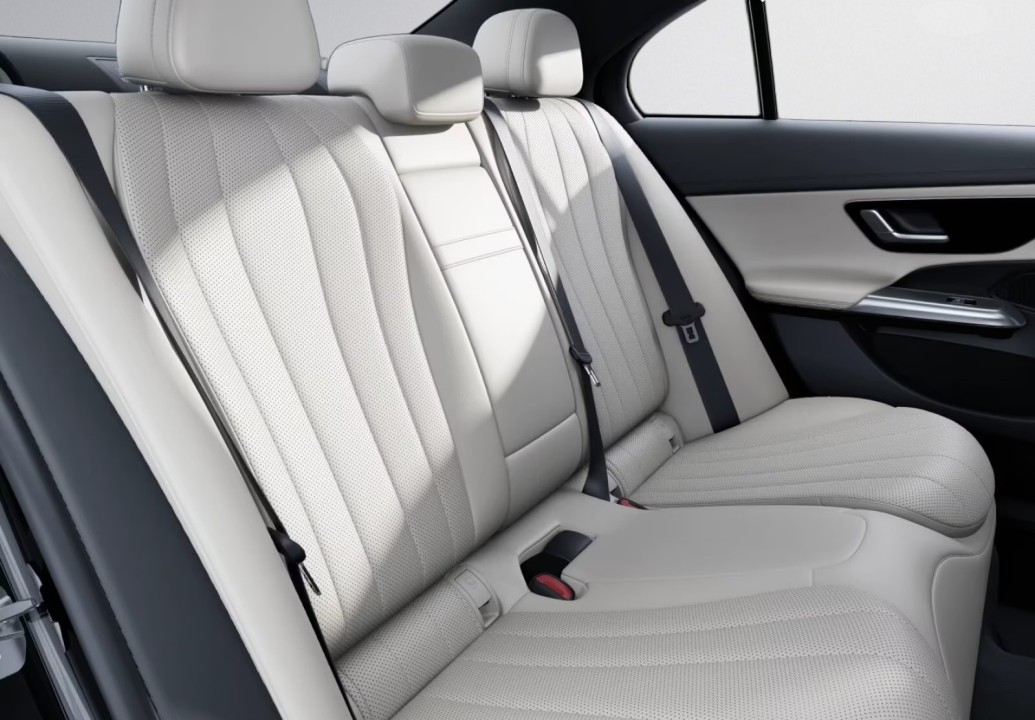 Mercedes-Benz E 220d AMG - foto 10