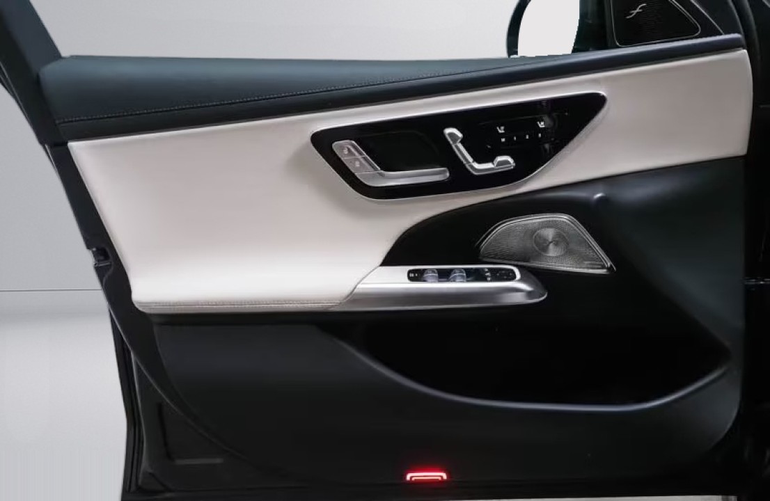 Mercedes-Benz E 220d AMG - foto 7