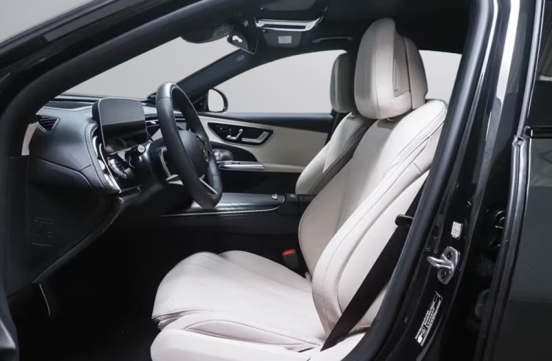 Mercedes-Benz E 220d AMG (3)