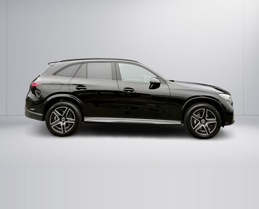 Mercedes-Benz GLC 300e 4MATIC (3)