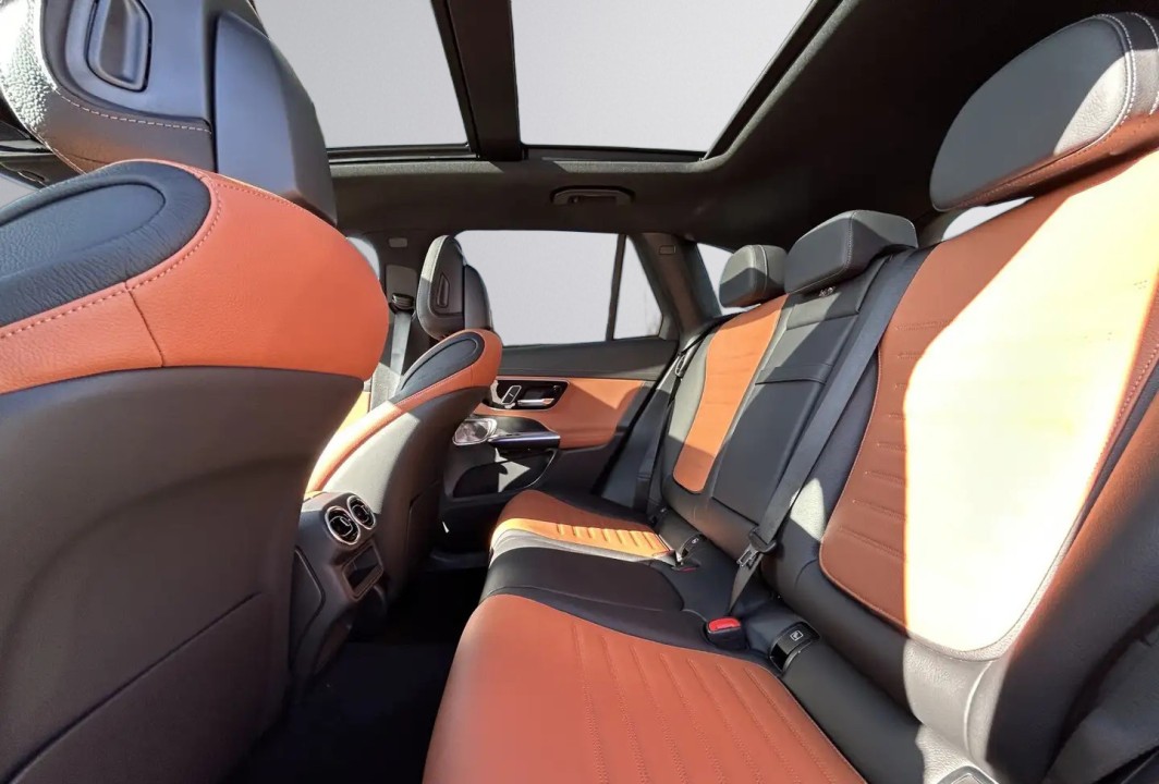 Mercedes-Benz GLC 300 4MATIC AMG - foto 9