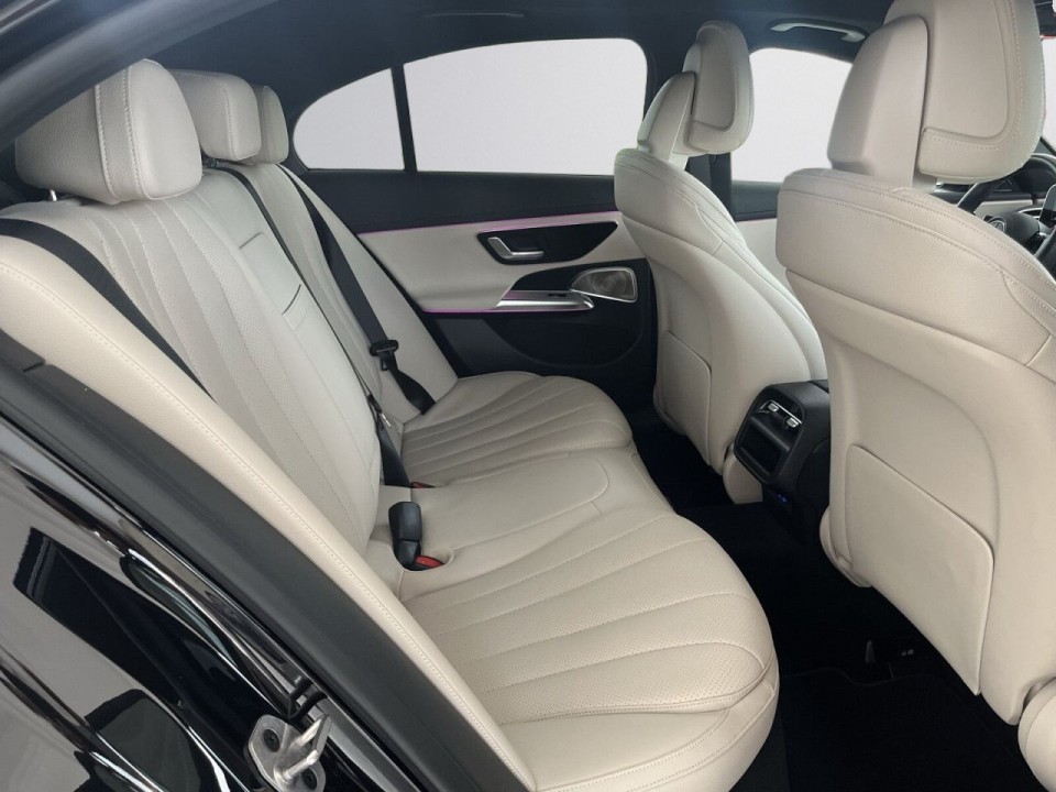 Mercedes-Benz E 220d AMG - foto 12