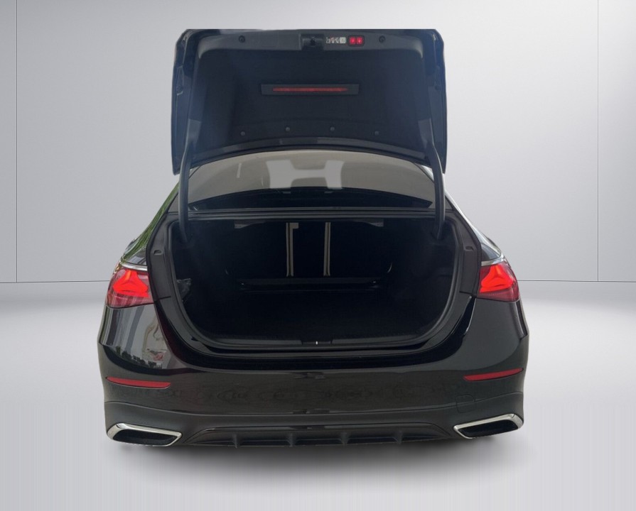 Mercedes-Benz E 220d AMG - foto 19