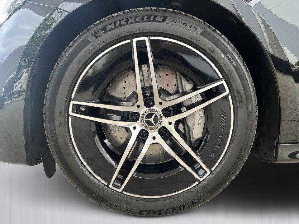 Mercedes-Benz E 220d AMG - foto 22