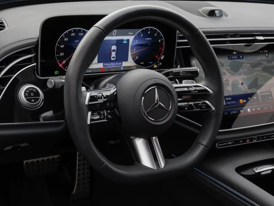 Mercedes-Benz E 200 4MATIC AMG (3)