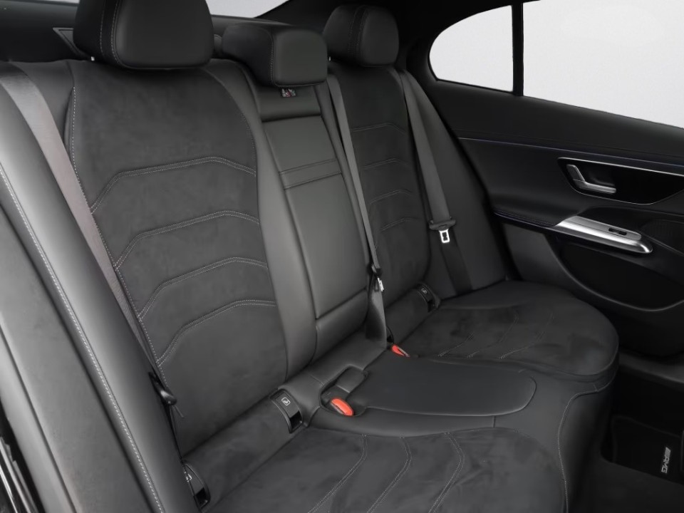 Mercedes-Benz E 200 4MATIC AMG - foto 16