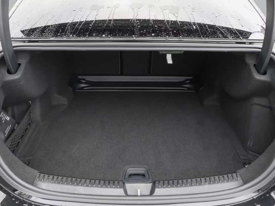 Mercedes-Benz E 200 4MATIC AMG - foto 18