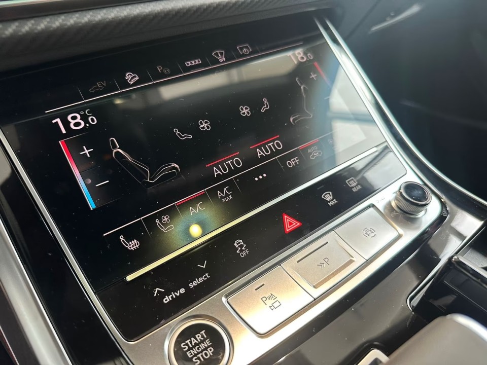 Audi Q8 55 TFSIe quattro - foto 12