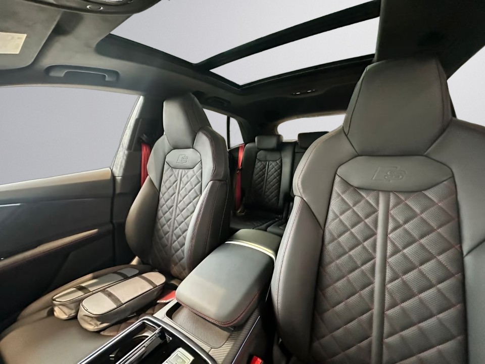 Audi Q8 55 TFSIe quattro - foto 19