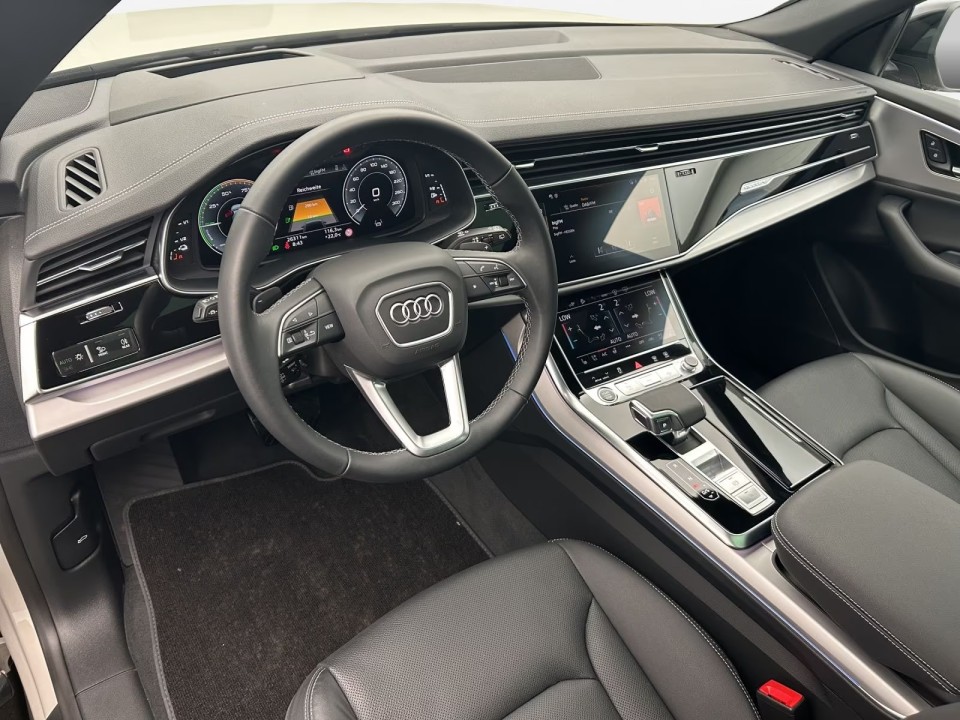 Audi Q8 55 TFSIe quattro - foto 6