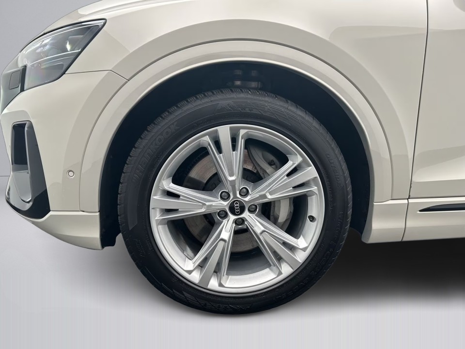 Audi Q8 55 TFSIe quattro - foto 15
