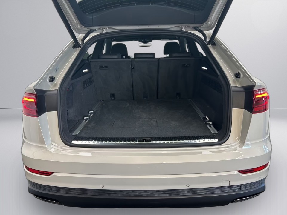 Audi Q8 55 TFSIe quattro - foto 14