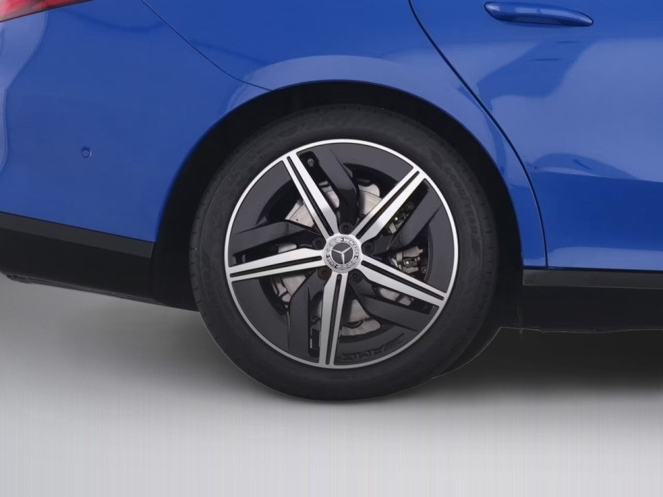 Mercedes-Benz CLA 180 AMG - foto 21