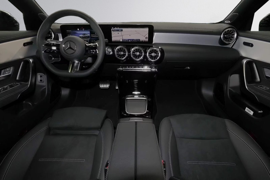 Mercedes-Benz CLA 200 Coupé AMG (3)