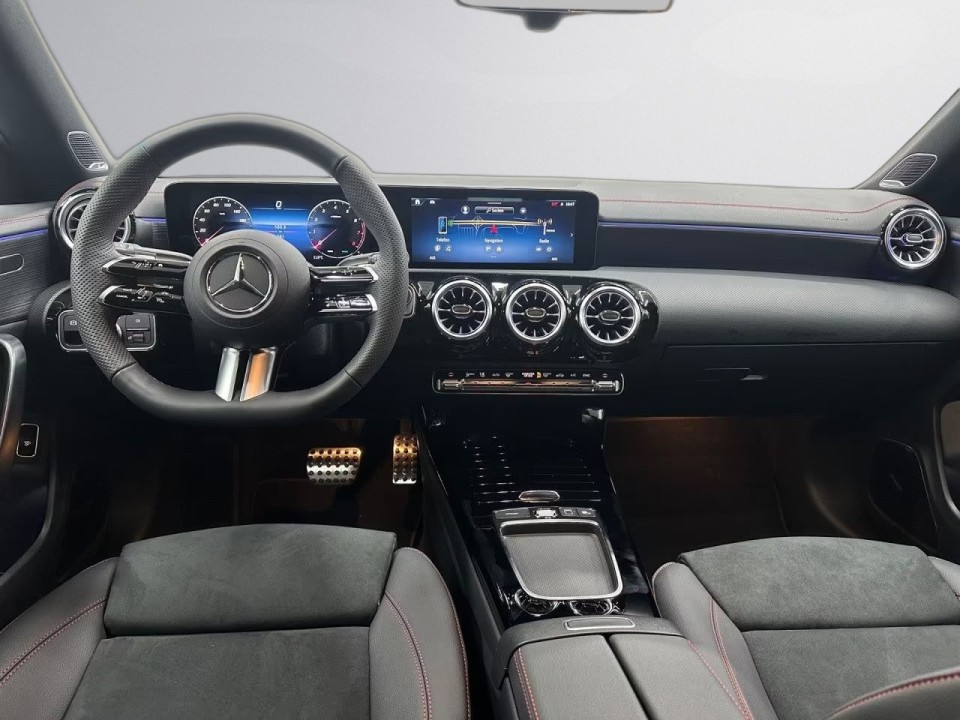 Mercedes-Benz CLA 200 AMG (5)