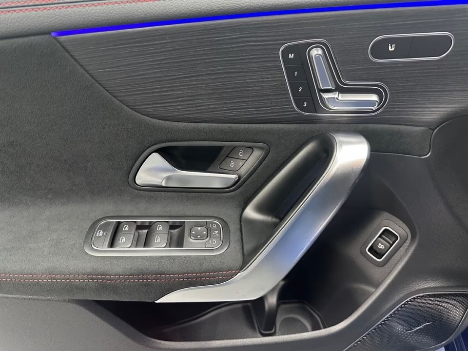 Mercedes-Benz CLA 200 AMG - foto 10