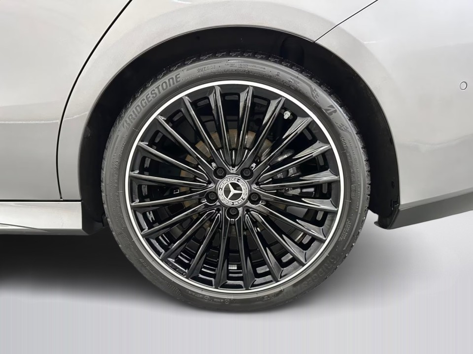 Mercedes-Benz CLA 200d Coupé AMG - foto 14