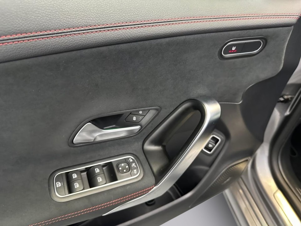 Mercedes-Benz CLA 200d Coupé AMG - foto 11