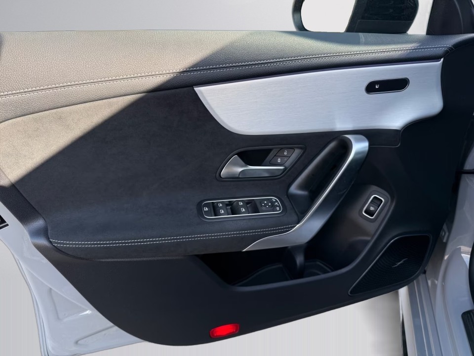 Mercedes-Benz CLA 200 AMG - foto 16