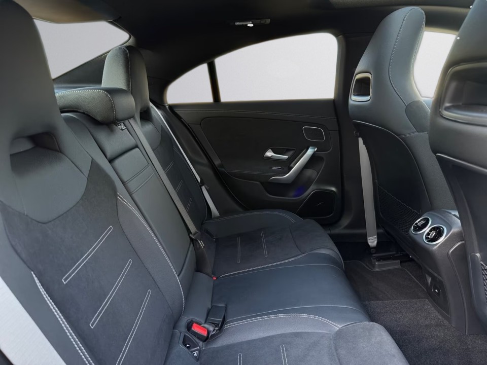 Mercedes-Benz CLA 200 AMG - foto 14