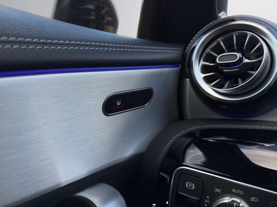 Mercedes-Benz CLA 200 AMG - foto 13