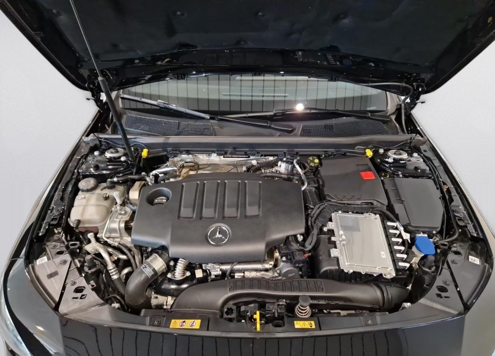 Mercedes-Benz CLA 200d AMG - foto 11