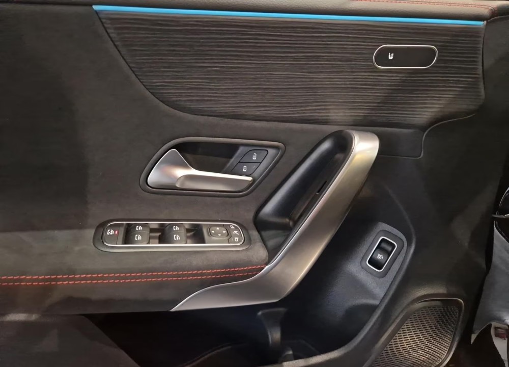 Mercedes-Benz CLA 200d AMG - foto 10