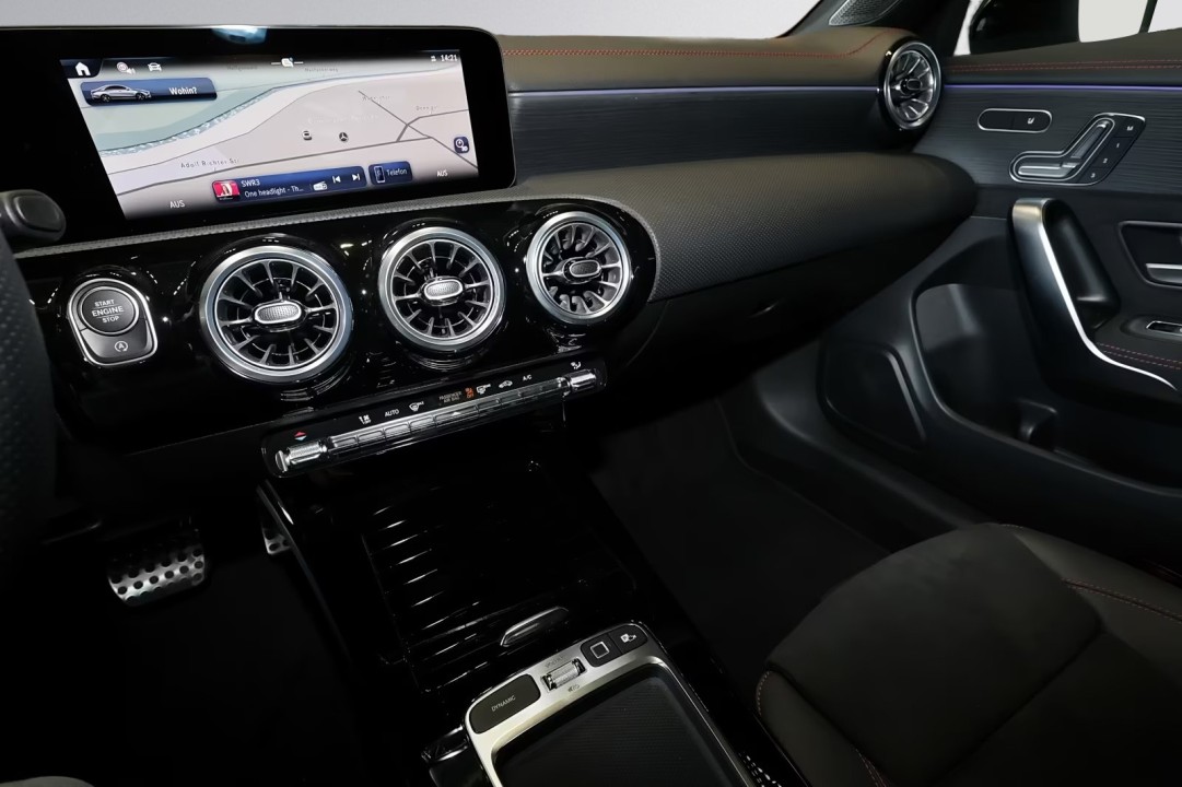 Mercedes-Benz CLA 200d Coupé AMG - foto 8