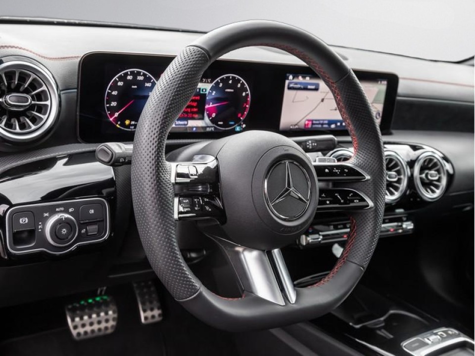 Mercedes-Benz CLA 200 Coupé AMG - foto 9