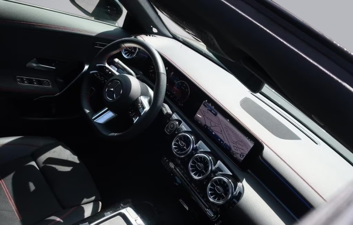 Mercedes-Benz CLA 200d AMG - foto 9