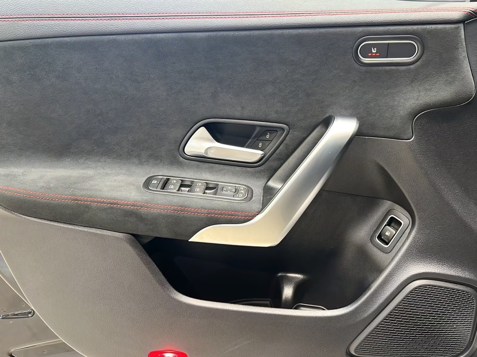 Mercedes-Benz CLA 250e AMG - foto 12