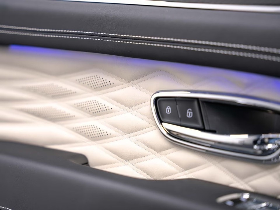 Bentley Bentayga - foto 19