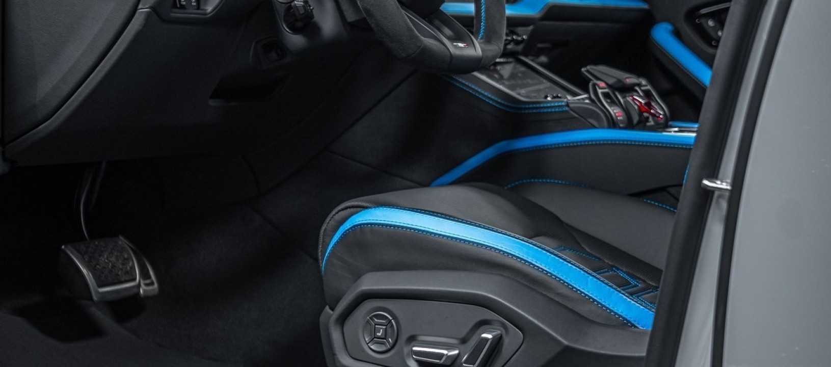 Lamborghini URUS - foto 17