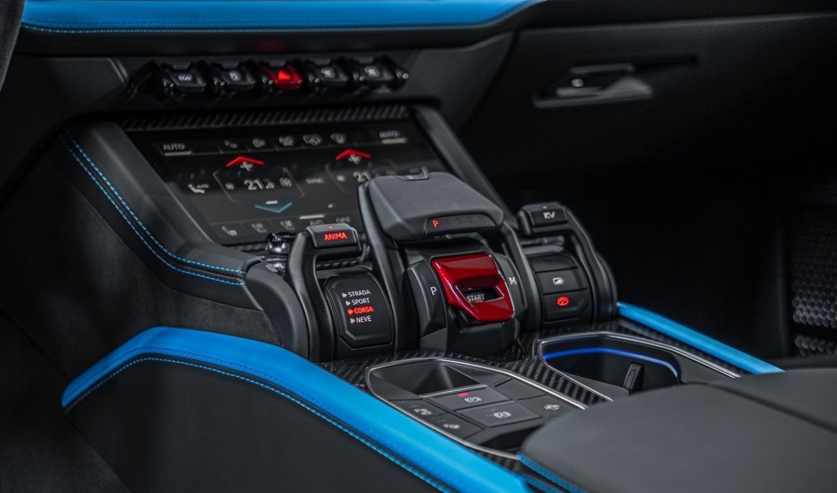 Lamborghini URUS - foto 18