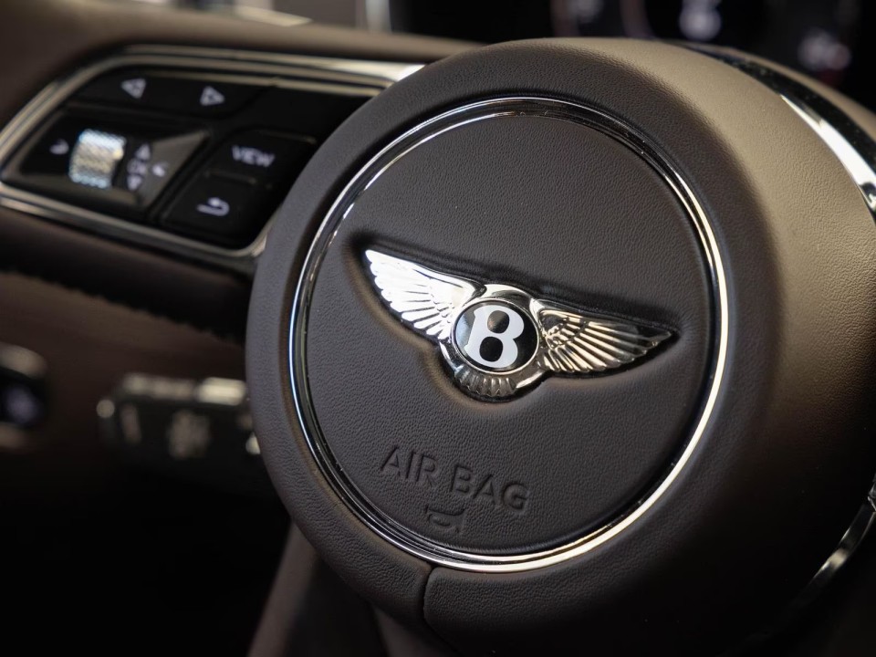 Bentley Bentayga Speed - foto 12