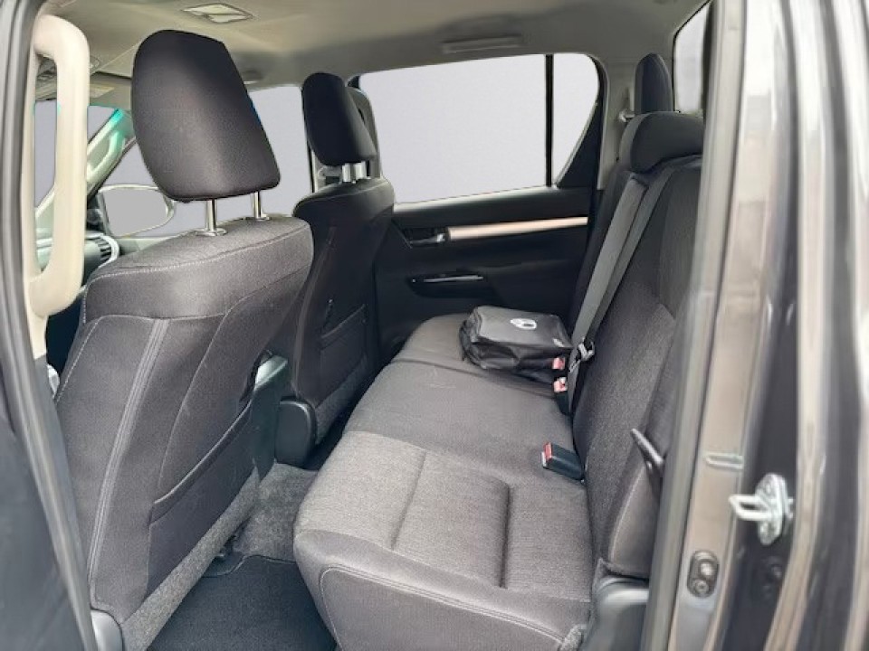 Toyota Hilux 2.4D - foto 7