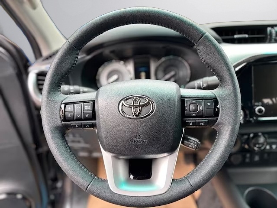 Toyota Hilux 2.4D - foto 8