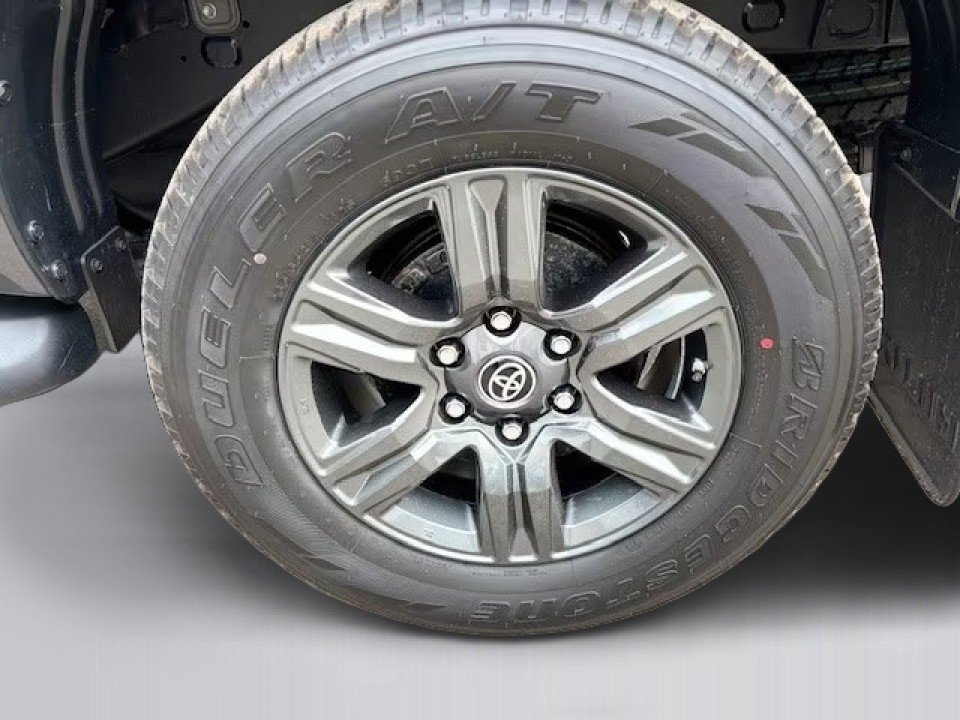 Toyota Hilux 2.4D - foto 12