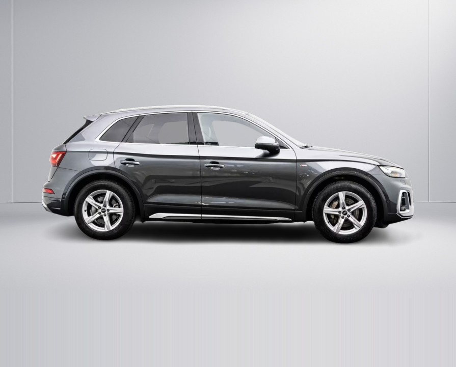 Audi Q5 55 TFSIe quattro S tronic (2)
