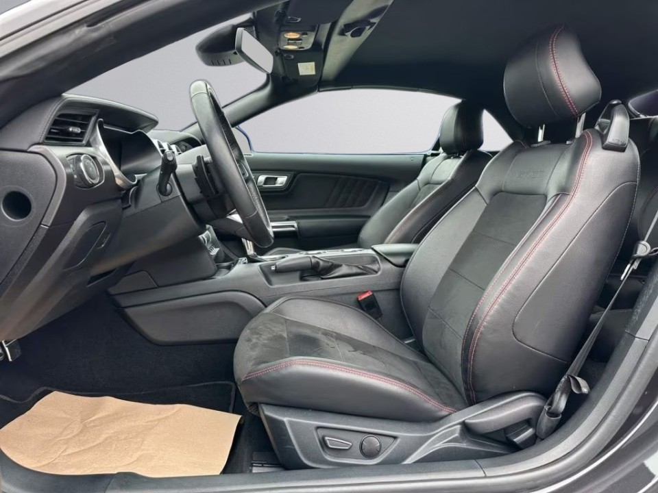 Ford Mustang GT - foto 11