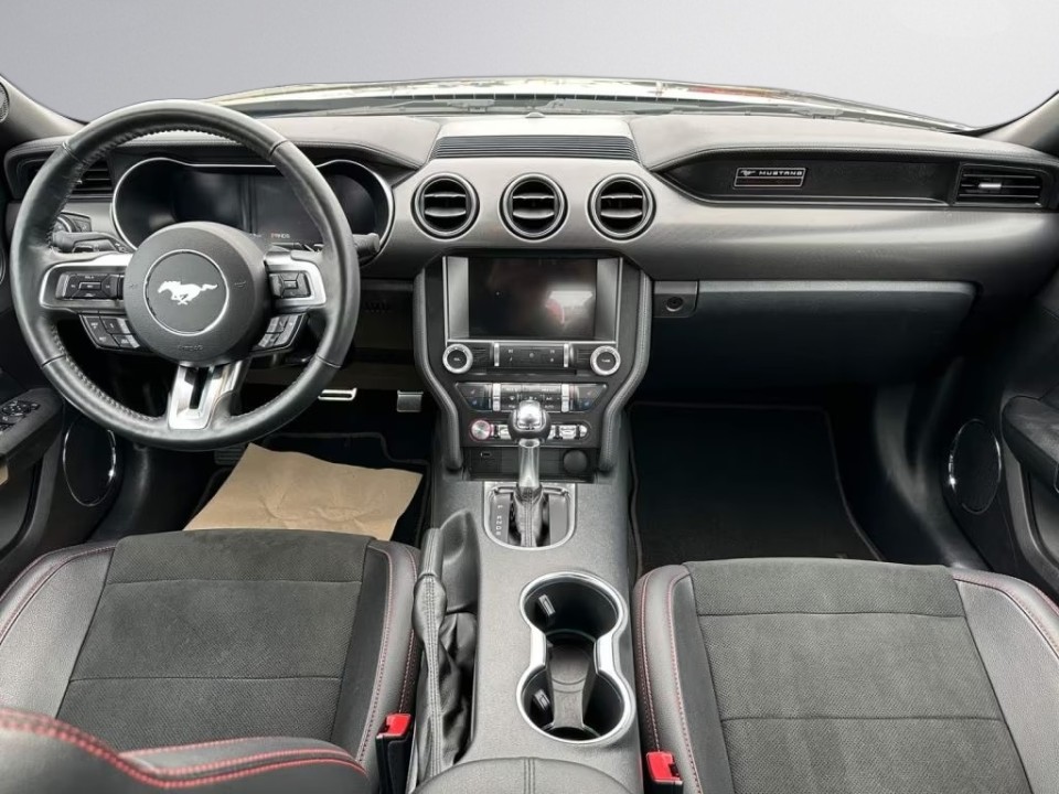 Ford Mustang GT - foto 9