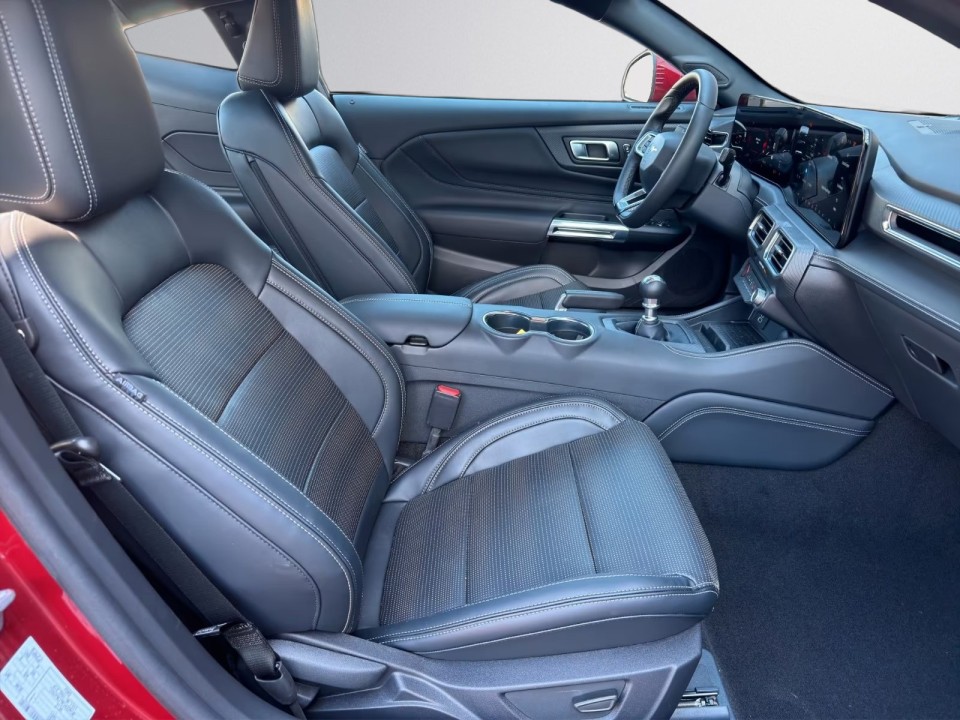 Ford Mustang GT - foto 12