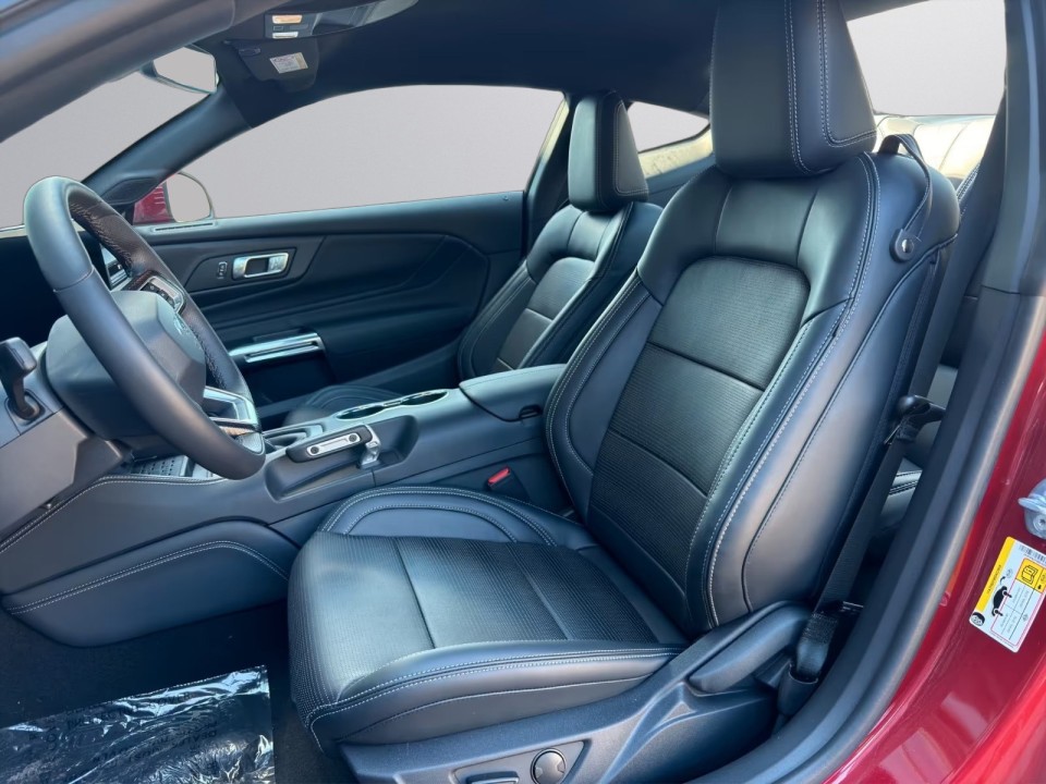 Ford Mustang GT - foto 11