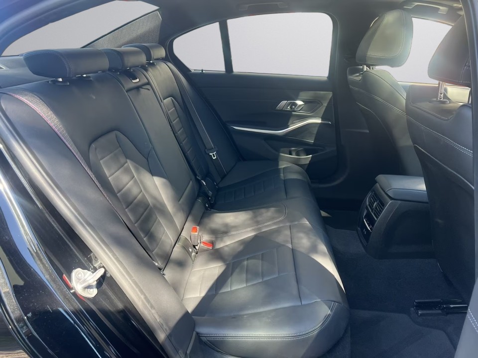 BMW Seria 3 330d xDrive M-Sport - foto 14