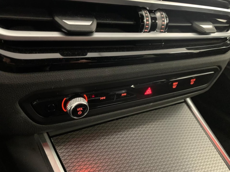 BMW Seria 3 330i M-Sport - foto 9