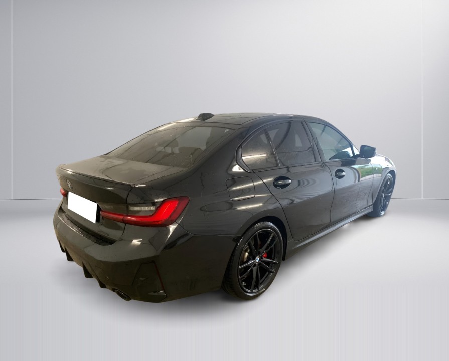 BMW Seria 3 330i M-Sport (2)