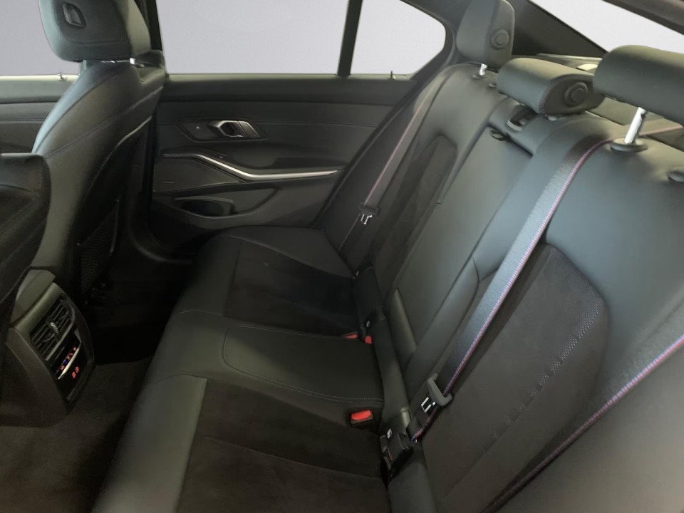 BMW Seria 3 330i M-Sport - foto 13