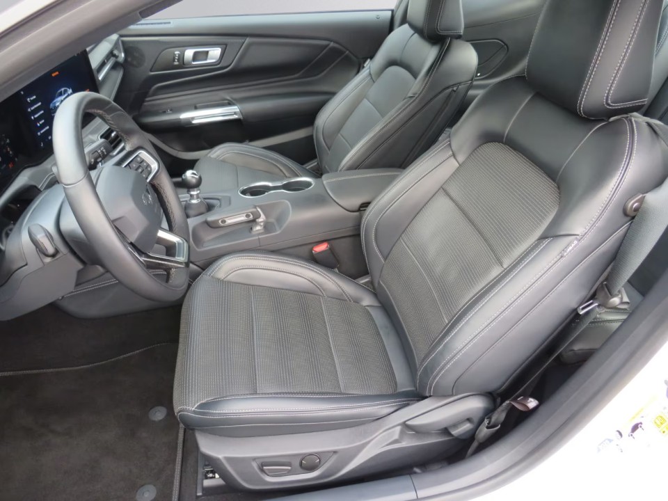 Ford Mustang GT - foto 9