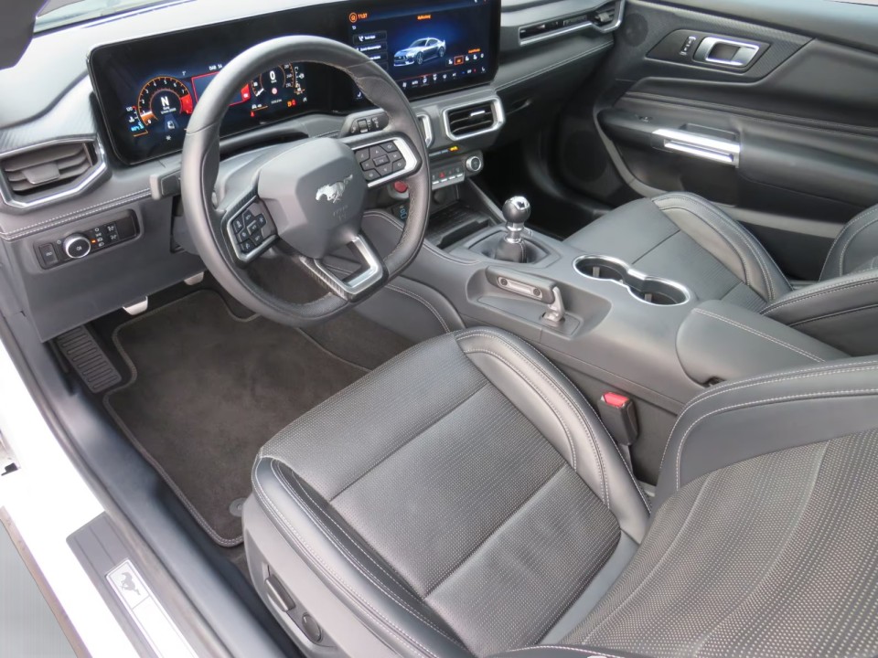 Ford Mustang GT - foto 8