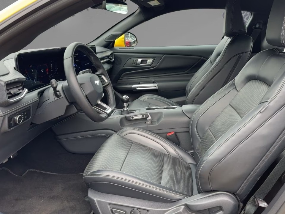Ford Mustang GT - foto 9